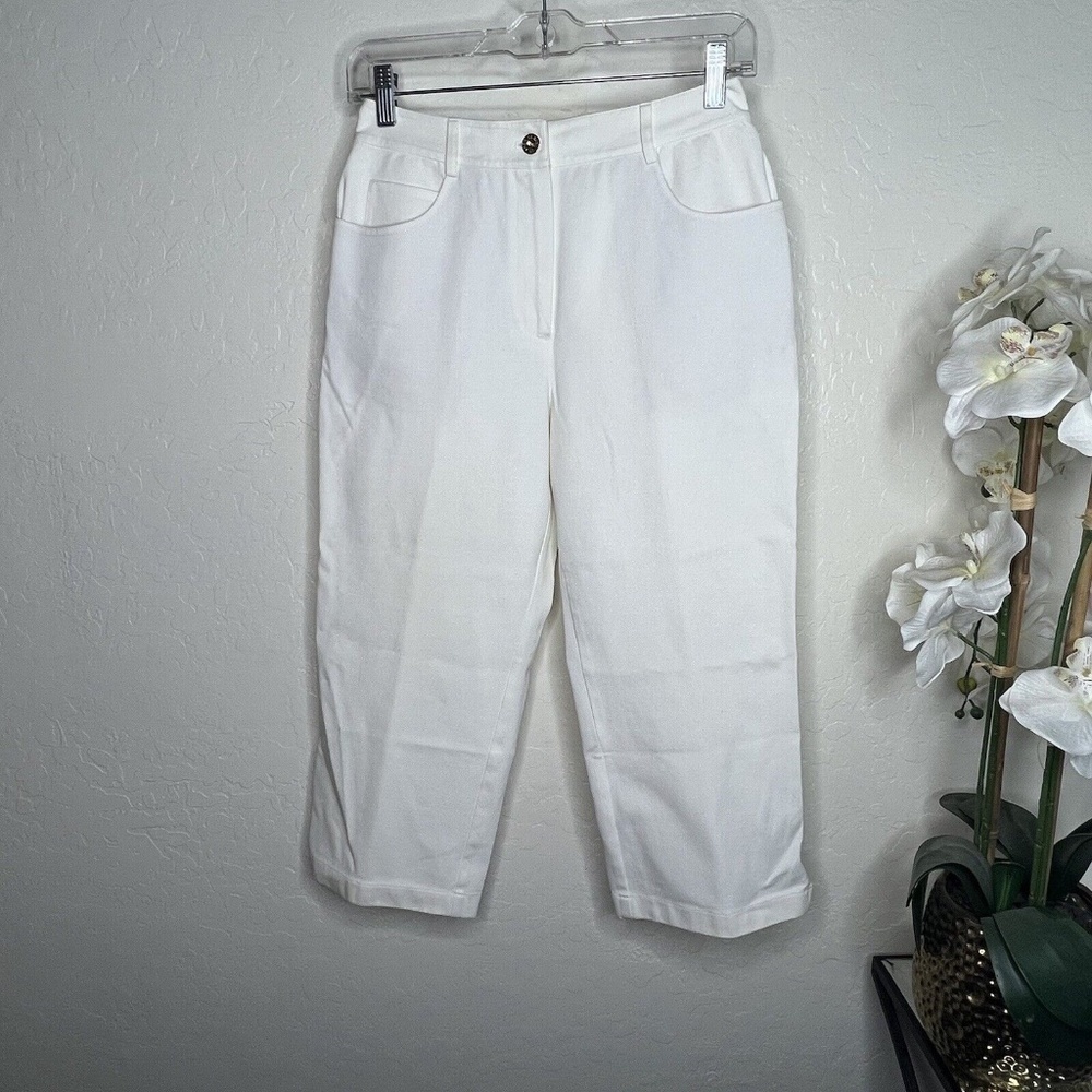 St.John Sport White Capris Size 2